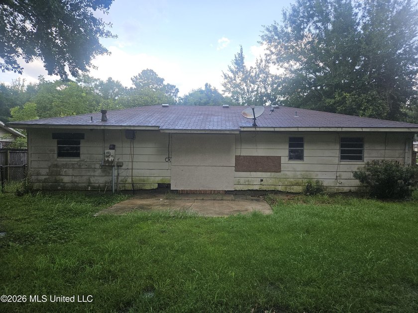 College Park S/D. 3 bed, 2 bath with nearly 1400 sq.ft. Solid - photo 9