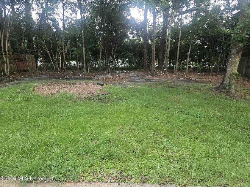 College Park S/D. 3 bed, 2 bath with nearly 1400 sq.ft. Solid - photo 10