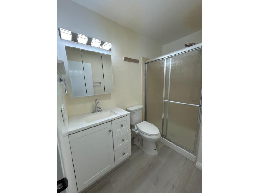 Comfortable and Beautifully Completely remodeled with fresh - photo 21