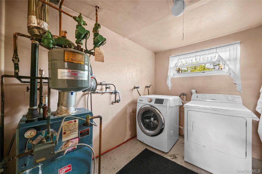 Don't miss this opportunity! This spacious High Ranch - photo 25