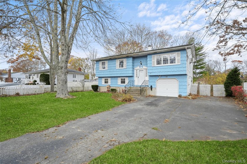 Don't miss this opportunity! This spacious High Ranch - photo 30