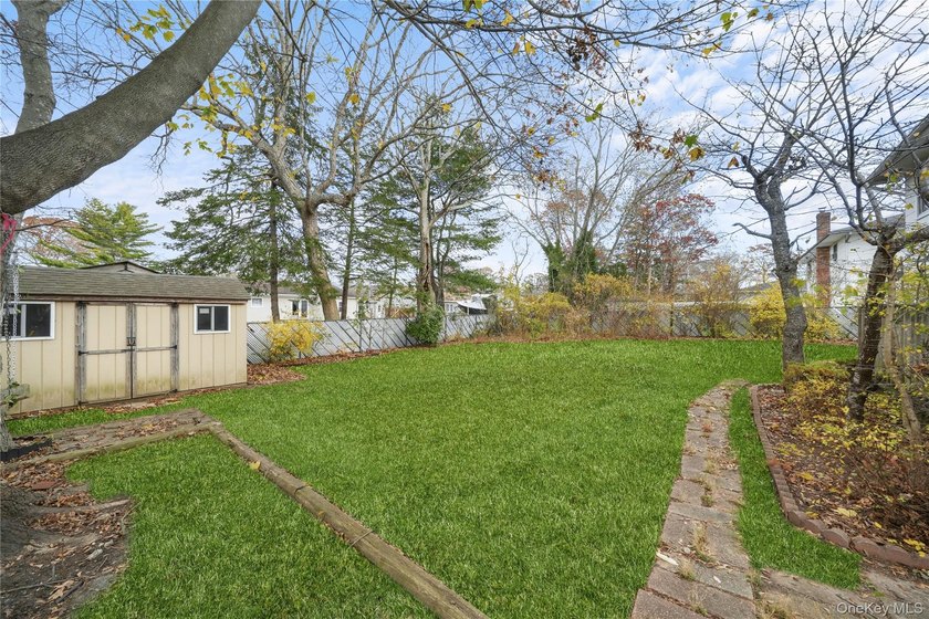Don't miss this opportunity! This spacious High Ranch - photo 31