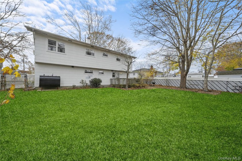 Don't miss this opportunity! This spacious High Ranch - photo 32