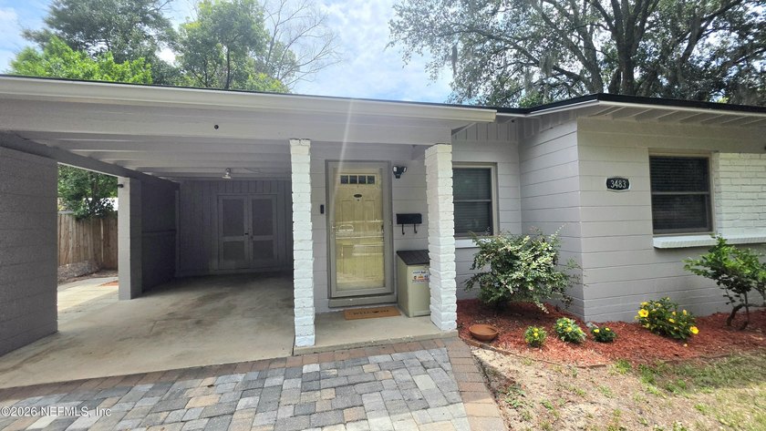Affordable Florida living at its best! This mint-condition - photo 3