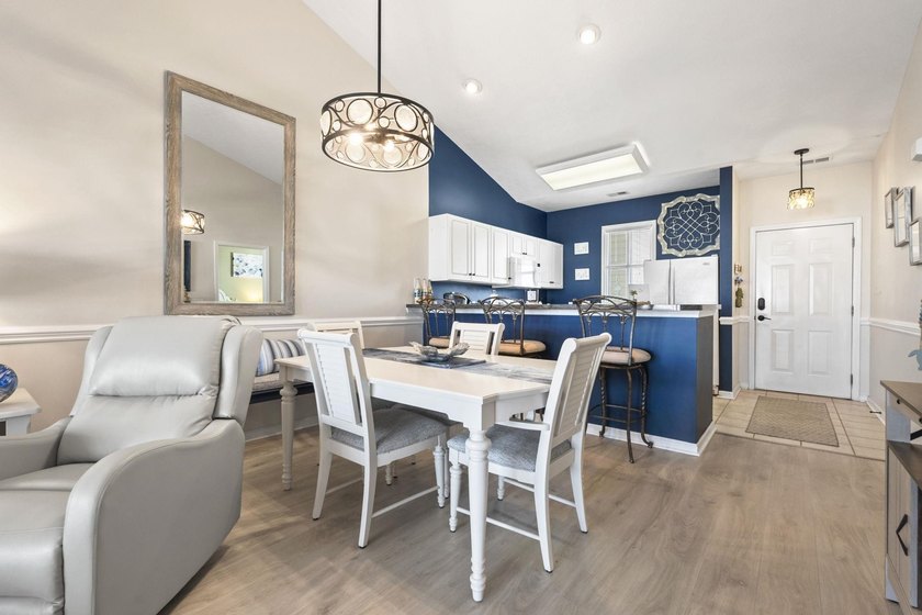 Look at this beautifully furnished 2 bedroom, 2 bath condo - photo 11