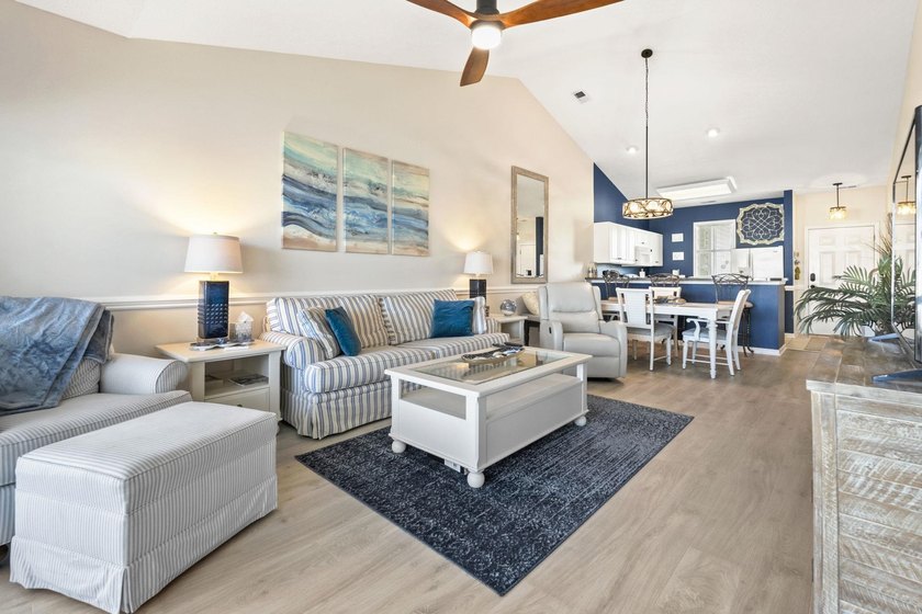 Look at this beautifully furnished 2 bedroom, 2 bath condo - photo 14