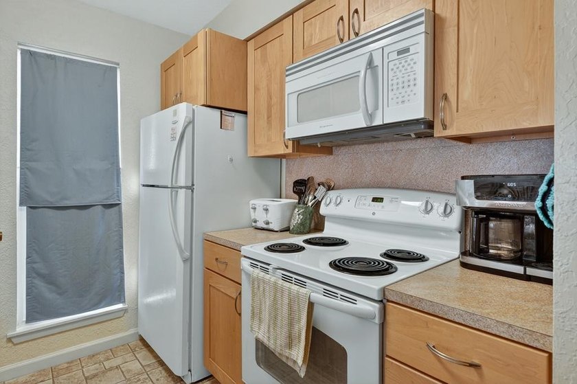 Unique opportunity-- Fully Furnished Corner Condo with - photo 5