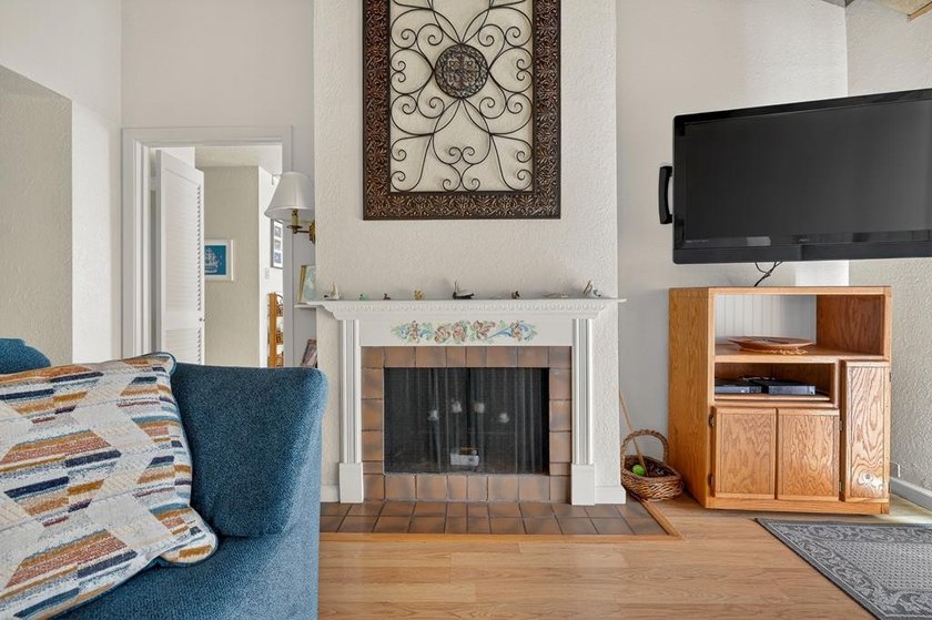 Unique opportunity-- Fully Furnished Corner Condo with - photo 10