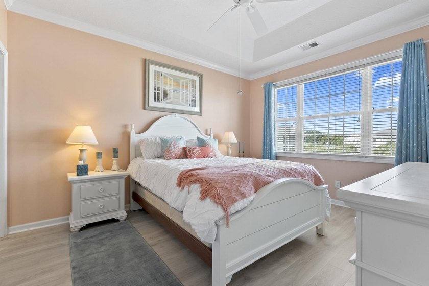 Look at this beautifully furnished 2 bedroom, 2 bath condo - photo 22