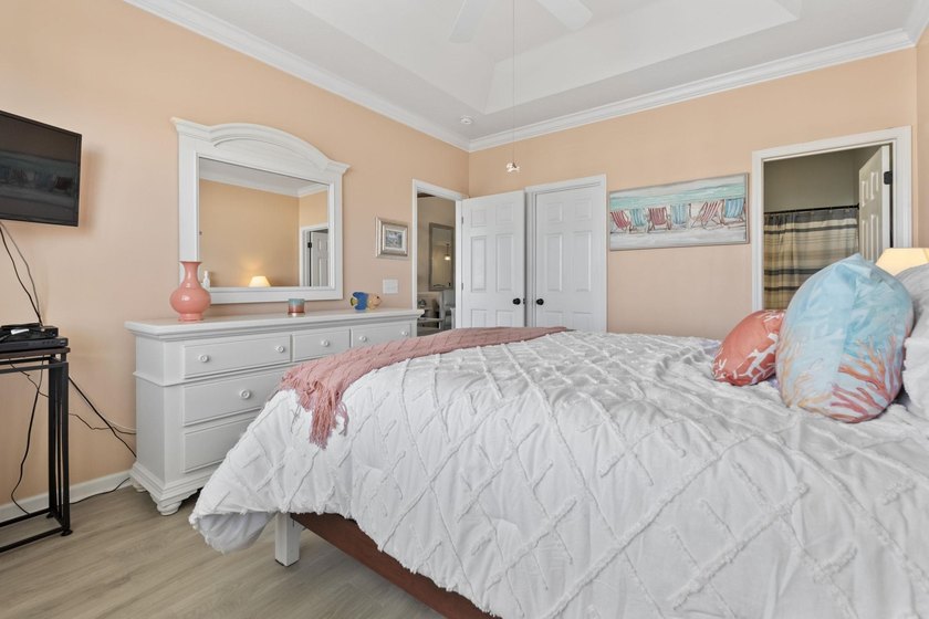 Look at this beautifully furnished 2 bedroom, 2 bath condo - photo 24