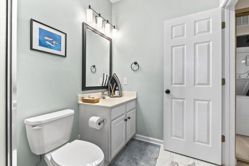 Look at this beautifully furnished 2 bedroom, 2 bath condo - photo 32
