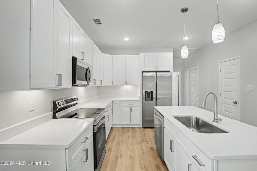 Welcome to effortless coastal living in this beautifully crafted - photo 5