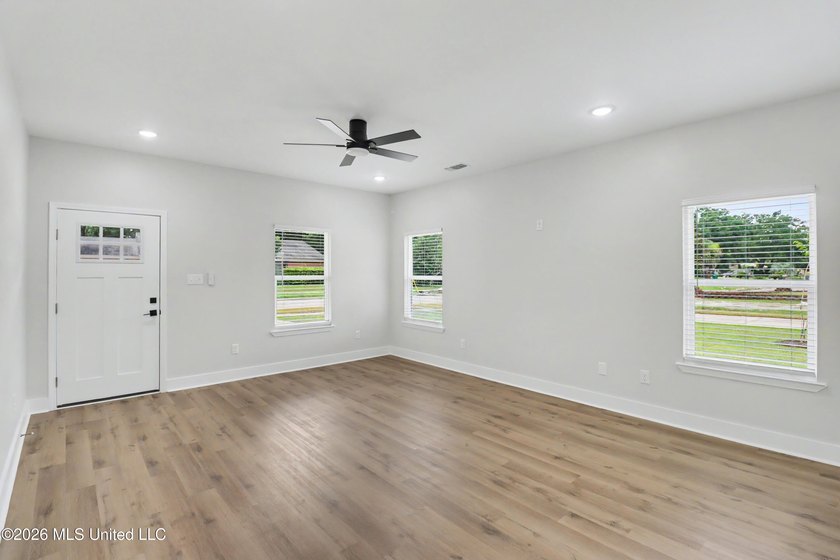 Welcome to effortless coastal living in this beautifully crafted - photo 7