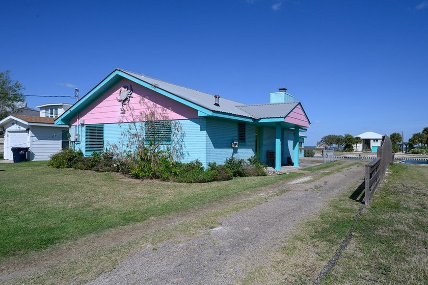 Fish, relax, and invest-this waterfront coastal retreat has it - photo 2
