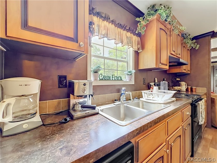 Welcome home to your own private retreat in Homosassa! Nestled - photo 12