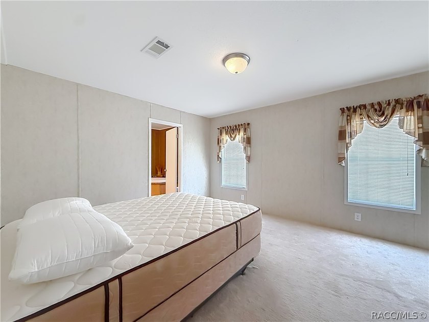 Welcome home to your own private retreat in Homosassa! Nestled - photo 27