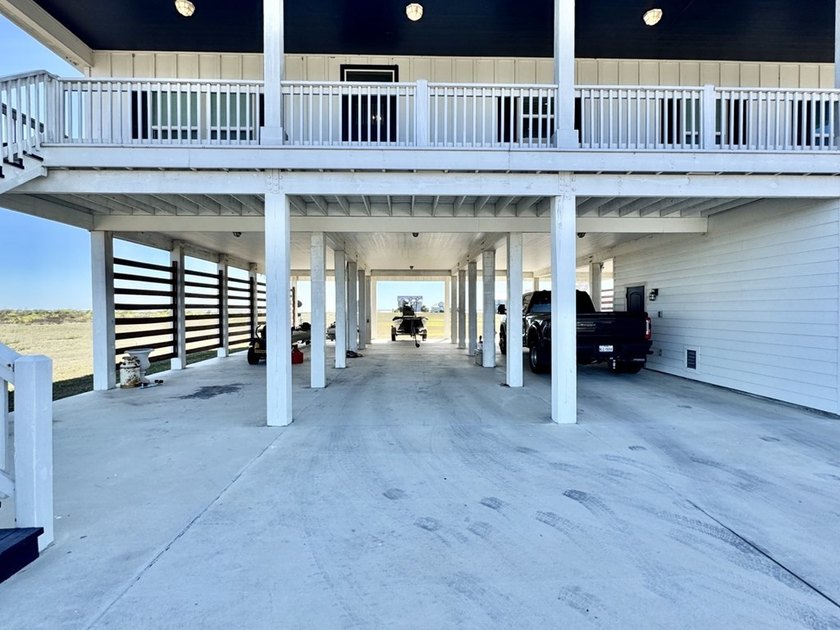 Beautiful custom-built 3- bedroom, 2-bath stilt home (2019) - photo 4