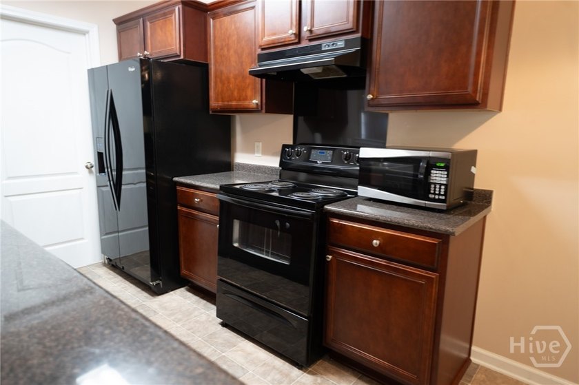 Beautifully maintained 3-bedroom, 2-bath home ideally located - photo 9