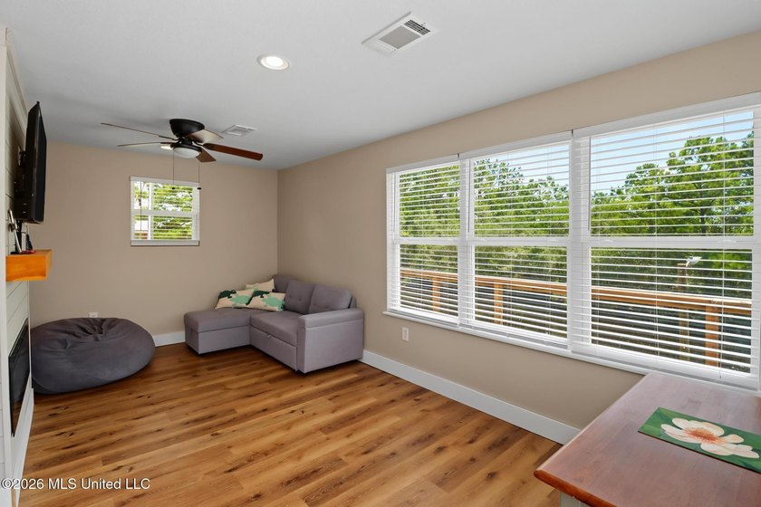 Bring your jet skis, kayaks, boats! Remodeled 2 bedroom/2 full - photo 4