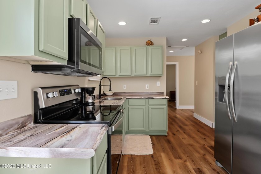 Bring your jet skis, kayaks, boats! Remodeled 2 bedroom/2 full - photo 6