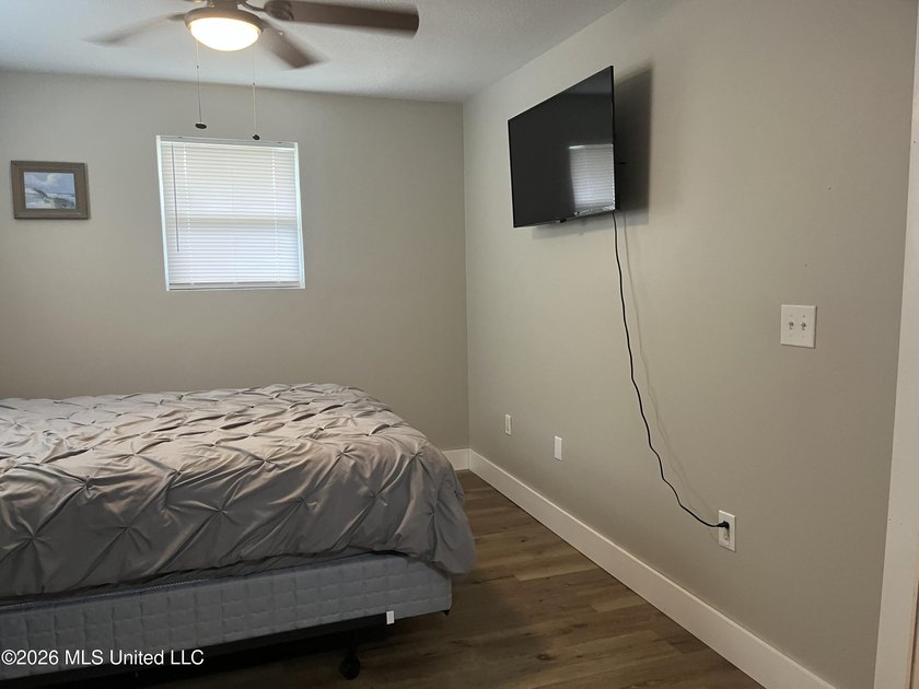 Bring your jet skis, kayaks, boats! Remodeled 2 bedroom/2 full - photo 9