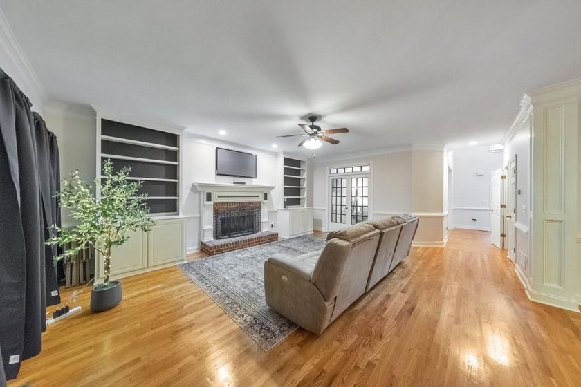 Welcome home to this beautifully maintained 5 bedroom, 3.5 - photo 12