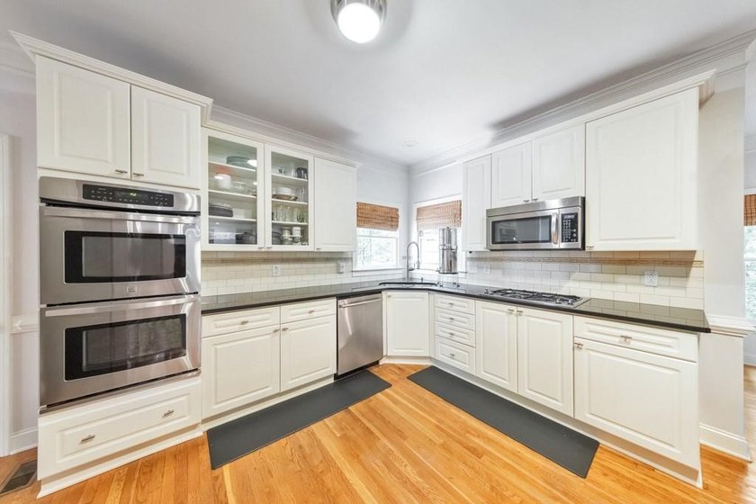 Welcome home to this beautifully maintained 5 bedroom, 3.5 - photo 14
