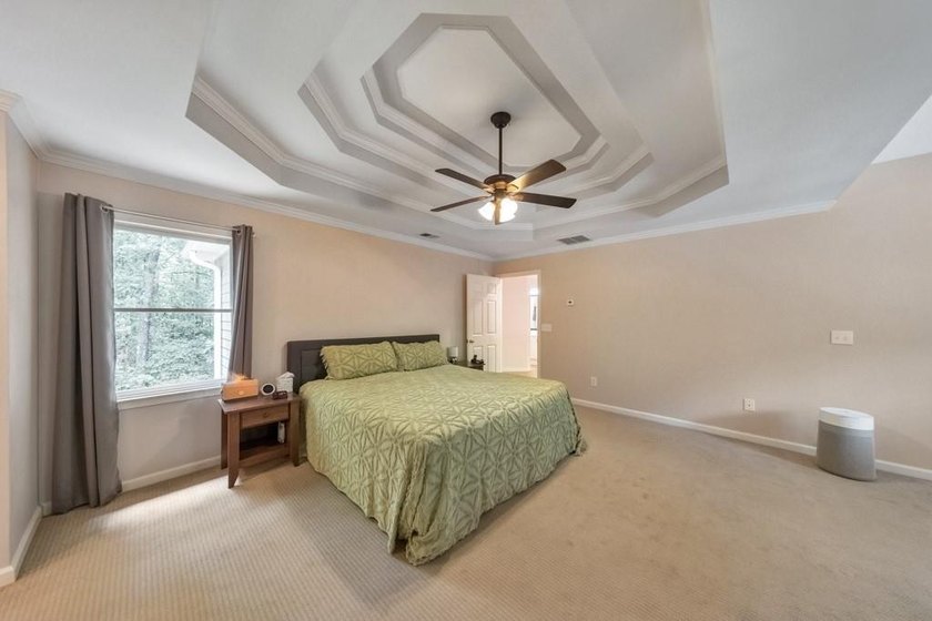 Welcome home to this beautifully maintained 5 bedroom, 3.5 - photo 23