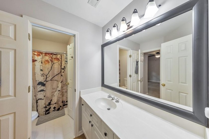 Welcome home to this beautifully maintained 5 bedroom, 3.5 - photo 32