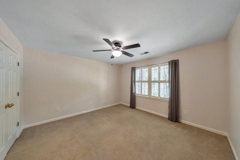 Welcome home to this beautifully maintained 5 bedroom, 3.5 - photo 36