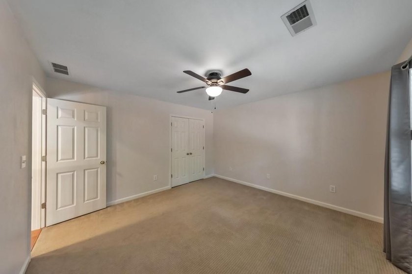 Welcome home to this beautifully maintained 5 bedroom, 3.5 - photo 37