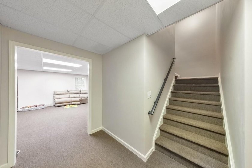 Welcome home to this beautifully maintained 5 bedroom, 3.5 - photo 38