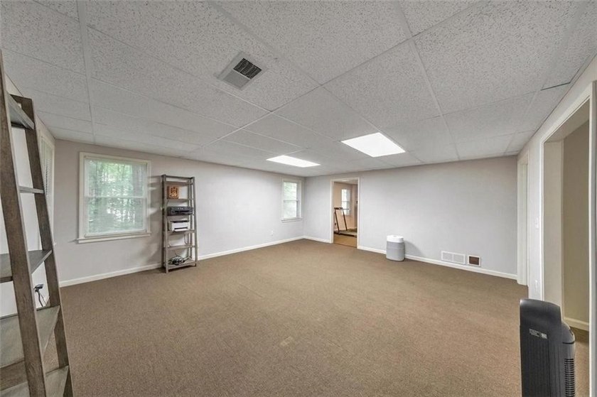 Welcome home to this beautifully maintained 5 bedroom, 3.5 - photo 40