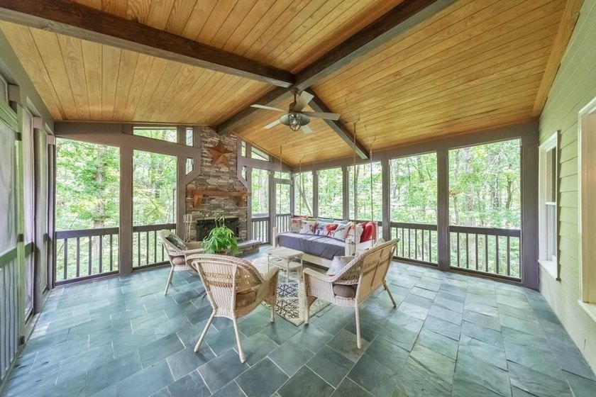 Welcome home to this beautifully maintained 5 bedroom, 3.5 - photo 44