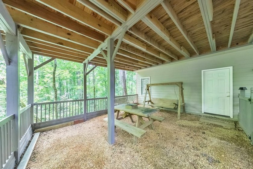 Welcome home to this beautifully maintained 5 bedroom, 3.5 - photo 48