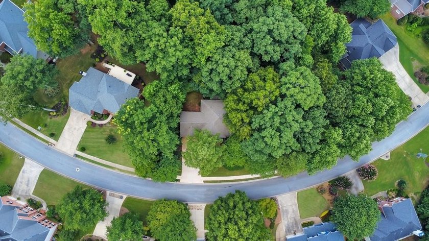 Welcome home to this beautifully maintained 5 bedroom, 3.5 - photo 50