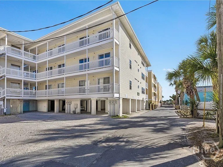 Turnkey coastal living meets investment opportunity on Tybee - photo 3
