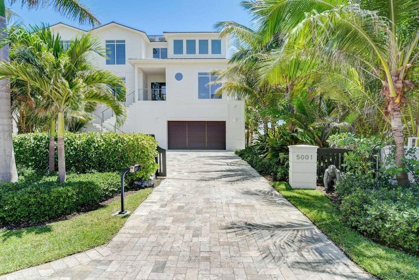 Welcome to this stunning 3-story townhouse in Ocean Ridge. This - photo 3