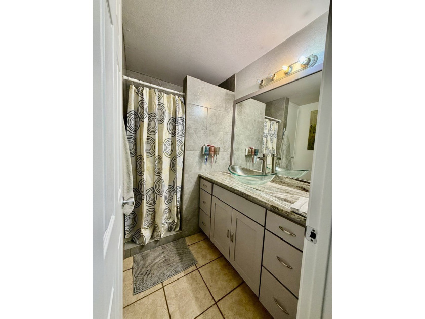 Beautiful 4 Bedroom, 2 bath home with exceptional outdoor living - photo 17