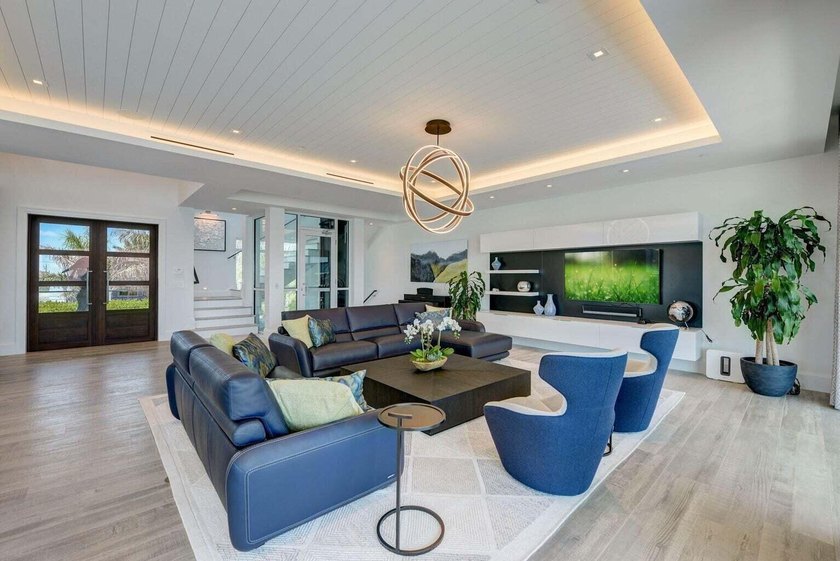Welcome to this stunning 3-story townhouse in Ocean Ridge. This - photo 10