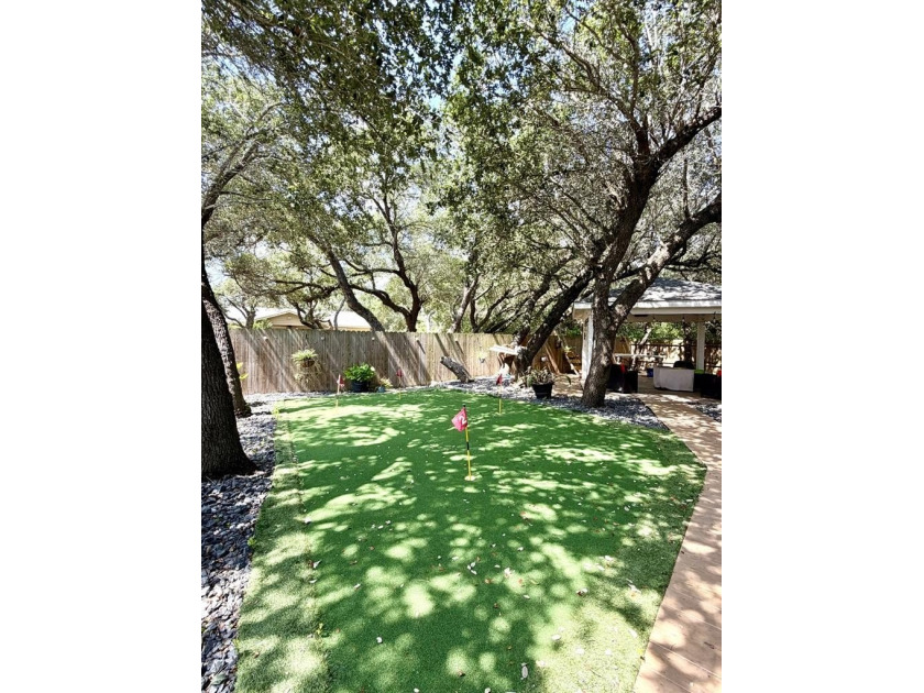 Beautiful 4 Bedroom, 2 bath home with exceptional outdoor living - photo 26