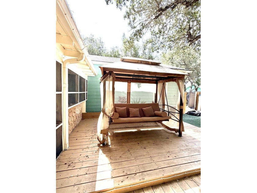 Beautiful 4 Bedroom, 2 bath home with exceptional outdoor living - photo 27