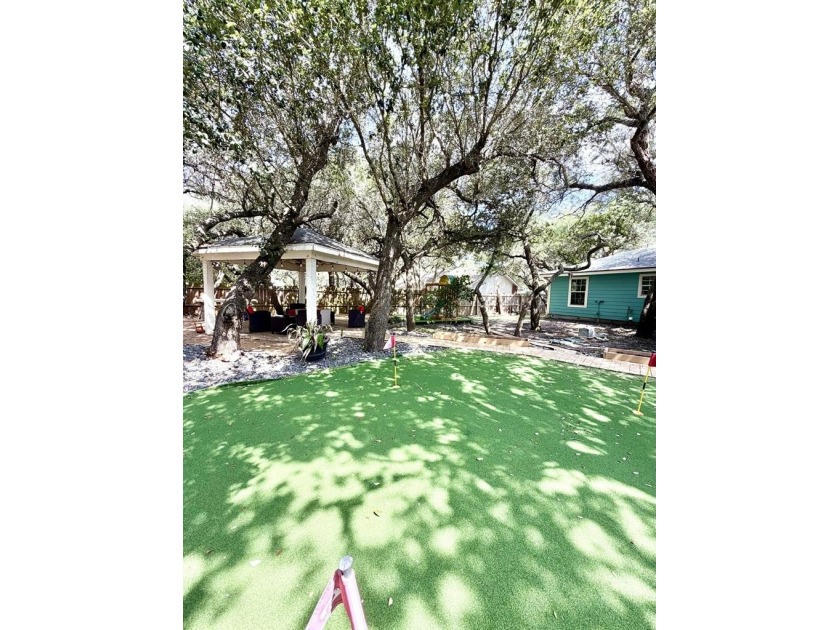 Beautiful 4 Bedroom, 2 bath home with exceptional outdoor living - photo 29