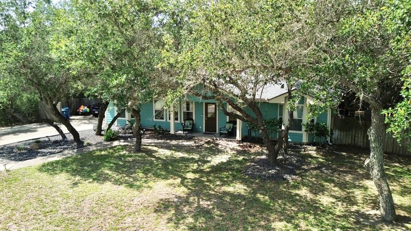 Beautiful 4 Bedroom, 2 bath home with exceptional outdoor living - photo 37