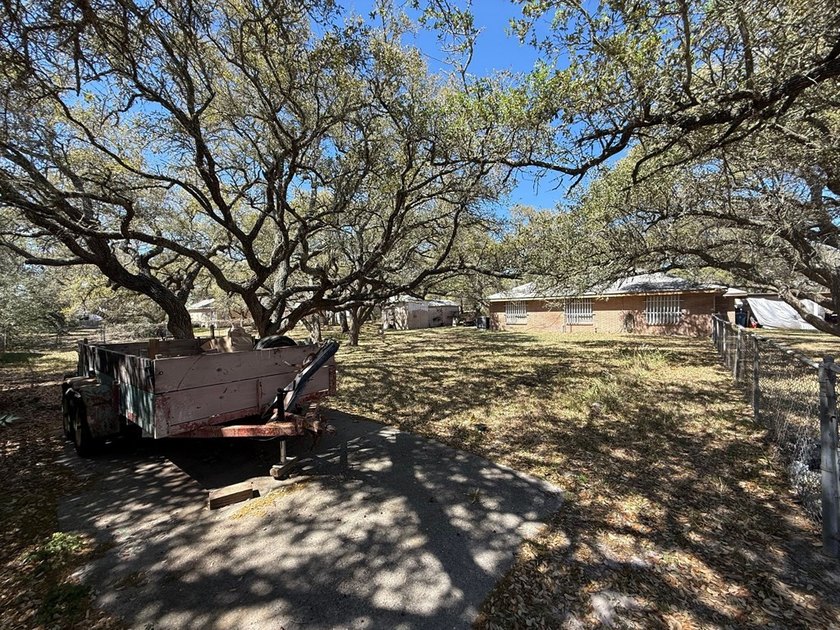 Opportunity awaits in Rockport's West Terrace neighborhood! - photo 2