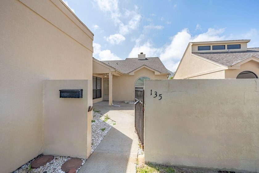 Welcome to this beautifully updated patio garden home in the - photo 4