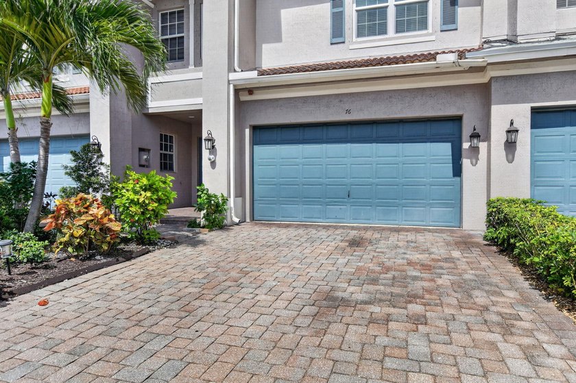 Welcome to this beautifully maintained 3-bedroom, 2.5-bath - photo 2