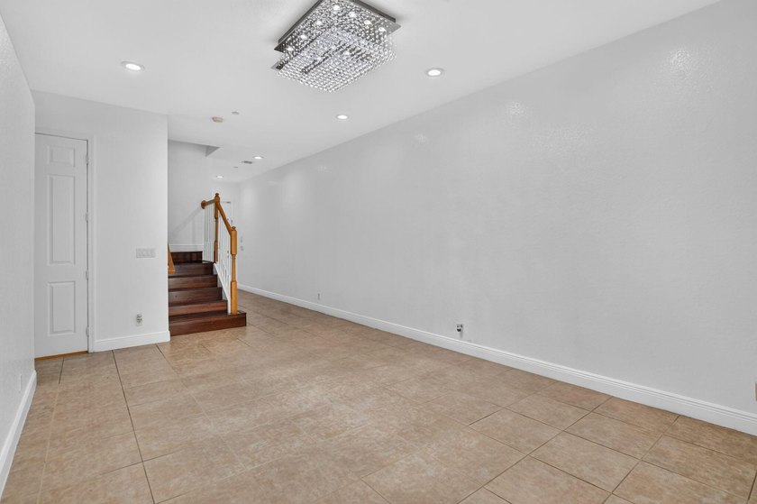 Welcome to this beautifully maintained 3-bedroom, 2.5-bath - photo 9