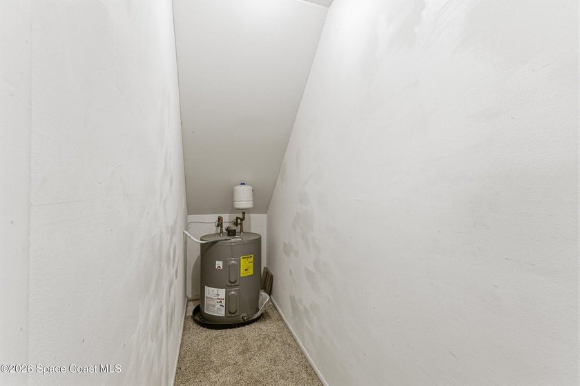 Opportunity awaits in this spacious 3-bed, 2-bath end-unit - photo 14