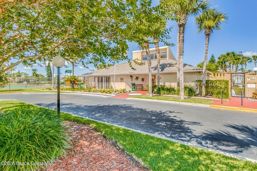 Opportunity awaits in this spacious 3-bed, 2-bath end-unit - photo 26